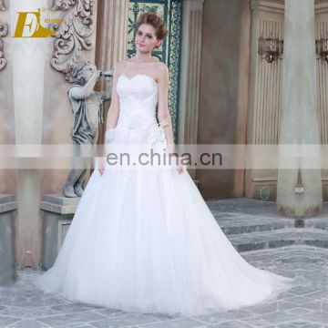 Modern Sleeveless Sweetheart Lace Applique Hand-made Flower Wedding Dress White