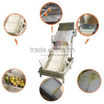 vegetable spraying and lifting machine