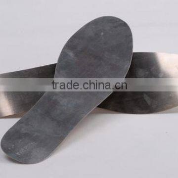 Midsole carbon steel plates for safety shoes