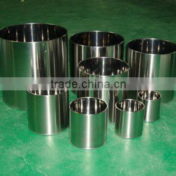 2013 Stainless Steel Planter Set With Brushed Surface