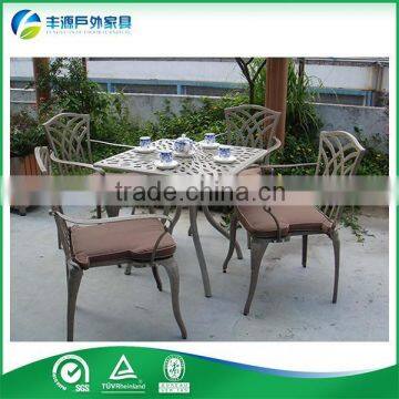 China Golden Supplier Modern Oval Glass Dining Table And Chairs