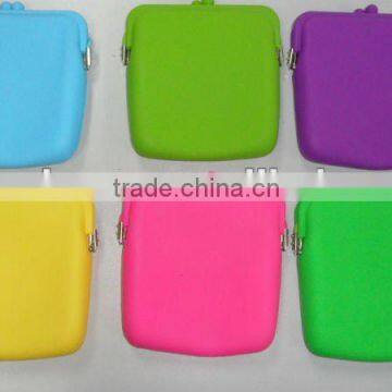 Silicone key pouch