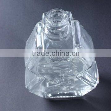 China 450ml Empty Clear Unique Shape Red Glass Wine Bottle for Liquor photo-4