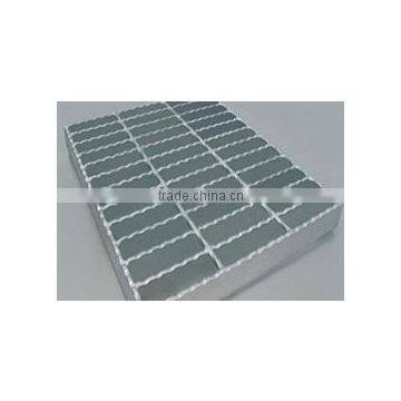 Alibaba China hot dip galvanized serrated steel grating for sale