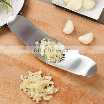 High Quality Creative Kitchen Tools Multifunction Garlic Press
