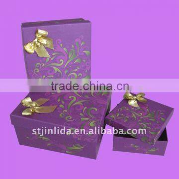 Purple gift paper box with lid (set of 3)