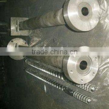 Screw and barrel for plastic extruder