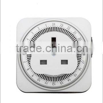 Mechanical daily plug in timer