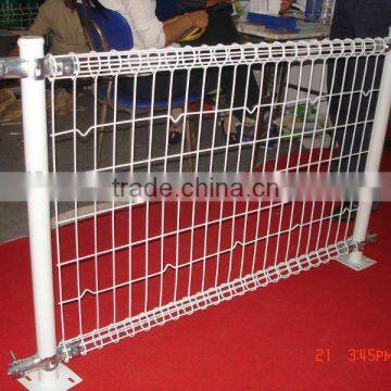 wire mesh fence