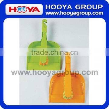 Plastic dustpan with brush