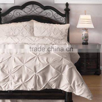 Artwork cross-check pleated bed cover set