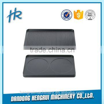 Cast Iron Grill Plate With Wooden Base And Lifting Handle