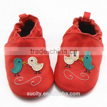 2014 lovely soft sole leather red baby shoes with birds pattern