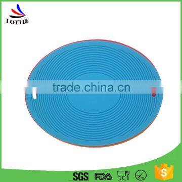 2016 Custom Food Grade Non-toxic Heat Insulation Anti-skid Design Silicone Baking Mat Pot Holder photo-3