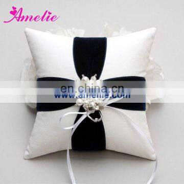 AW1403 Brooches white and black pillow wedding