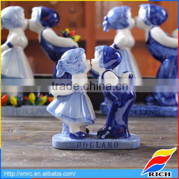 Promotional Holland delfts blue ceramic couple figurine