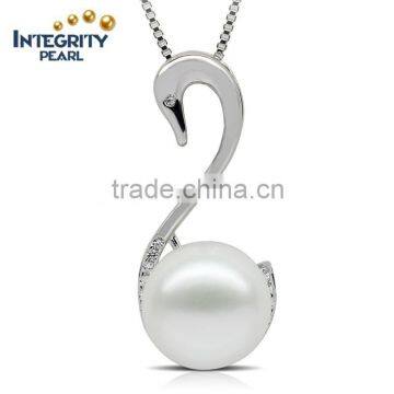 Goose shape AAA 11-12mm White Button 18k gold Freshwater Pearl Pendant