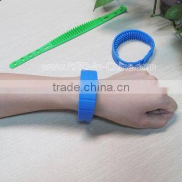 Factory Price Rfid Bracelet Tag Waterproof Uhf Rfid Wristband photo-2