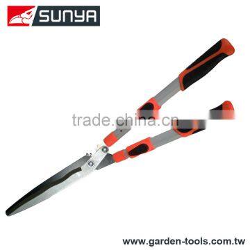 Wavy blade manual hedge shaping shears