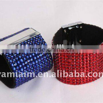 2015 Fashion Wholesale Black Rhinestone Slake Bracelet