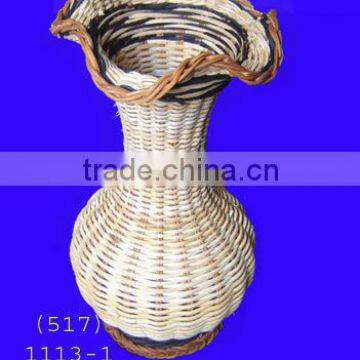 Core rattan vase