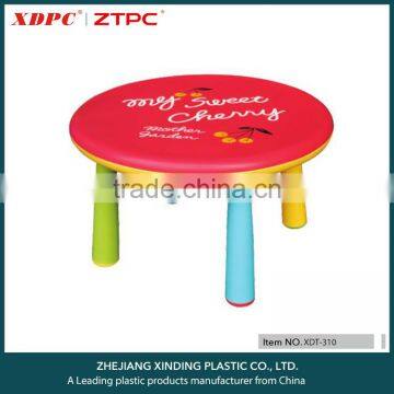 Kid's plastic table round with folding legs