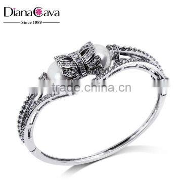 Factory Direct Hot Style Lady Fancy Item Crown Cubic Zirconia Pearl Luxury Bangle