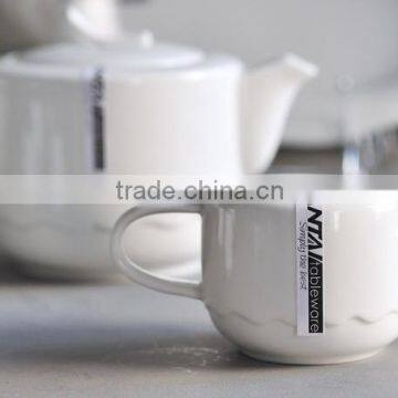 Hot -selling white durable porcelain milk jug