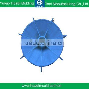 Toy wheel hubcap for injection mould products