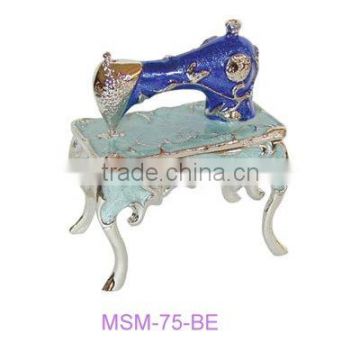 Miniature sewing machine with 4-legged stand