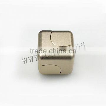 Newest product 2017 Aluminum finger hand cube spinner