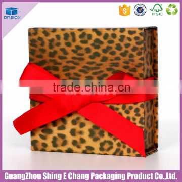 2016 top quality customized foldable garment packaging box