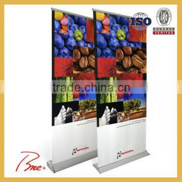 Scrolling retractable roll up banner