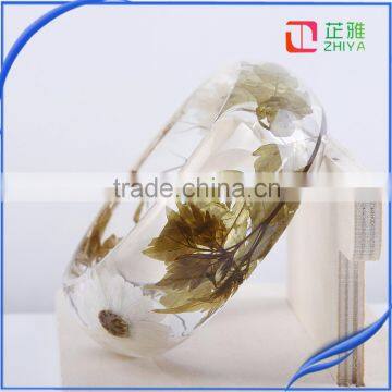 Handmade high-bright pressed white dasiy dried flower resin bangle for women