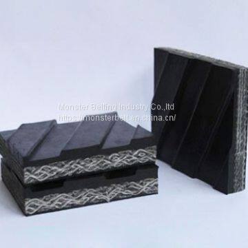 Oil resistant conveyor belt