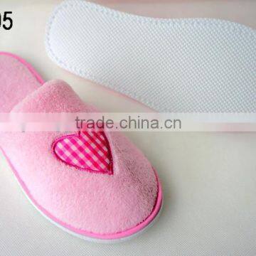 2015 winter hot selling pink coral fleece bedroom slippers for hotel for woman