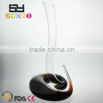 2015 China factory Leadfree sodalime snake shaped twisted long wine decanter