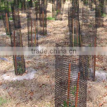 Plastic extruded tubular net for tree shelter