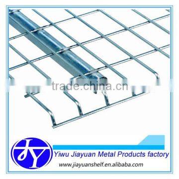 wire mesh deck with strenght bar