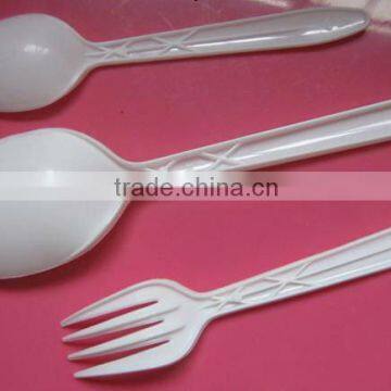 Disposable plastic cutlery