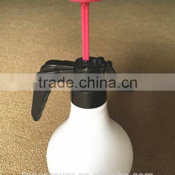 1.5L Farm and Garden Manual Pressure Sprayer photo-3