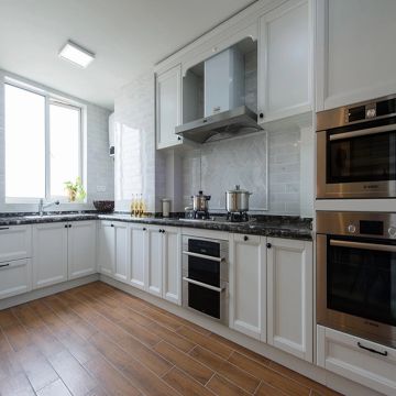 white shaker solid wood kitchen cabinet