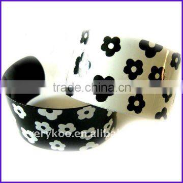 Fashion Black and white Metal Printed Wide Cuff Bangles (FCH-10866)