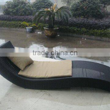 Rattan pool sunbed