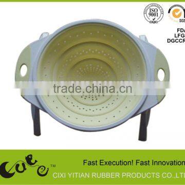 Collapsible Silicone Strainer with Plastic Legs