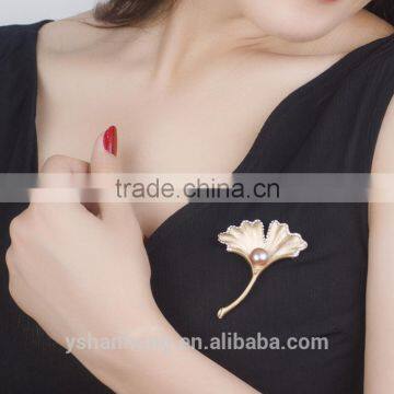 Fashion Natural Pearl Gold-plated Ginkgo Biloba Brooch photo-4