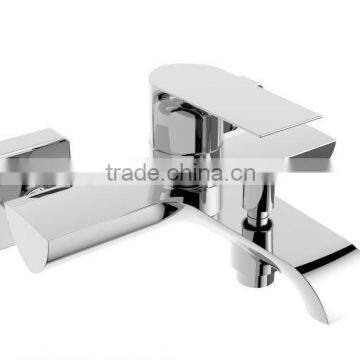 Single lever bath mixer