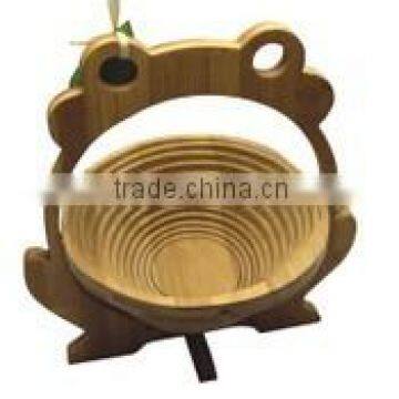 2015 New design natural bamboo frog shape floding basket with handle