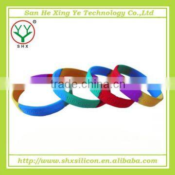 Factory supply durable modeling and various styles cool silicone wristband