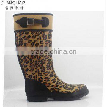 2016 new style Rubber rain boot women yellow ground has Leopard Print